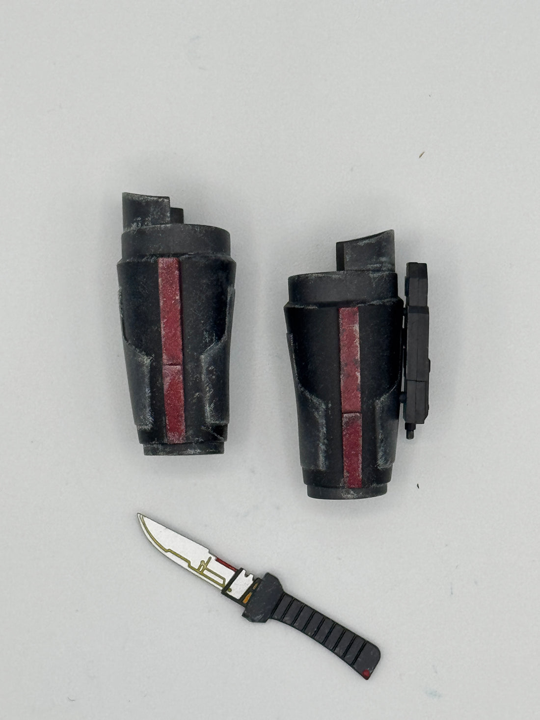 TMS050 Vambraces & Vibroblade